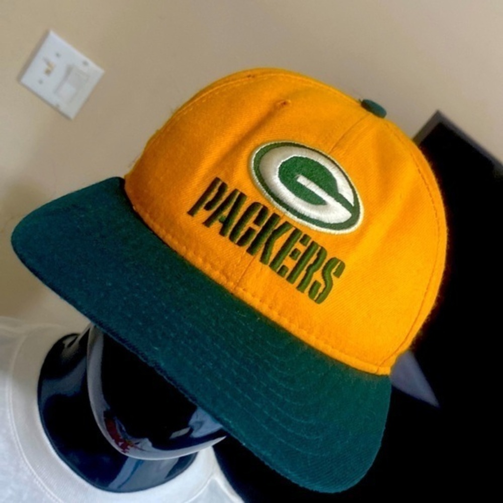 Used vintage Green Bay hat